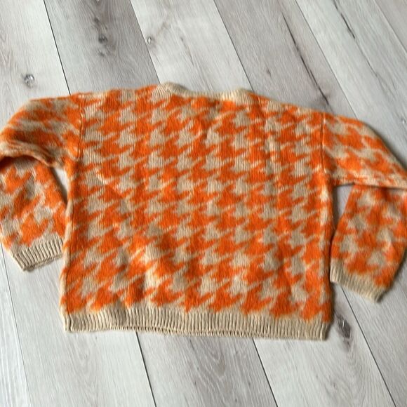 Chloe & Cyrus Mikey Basic Plush Crew Tan/Orange L Stitch Fix Nwt - Picture 4 of 4